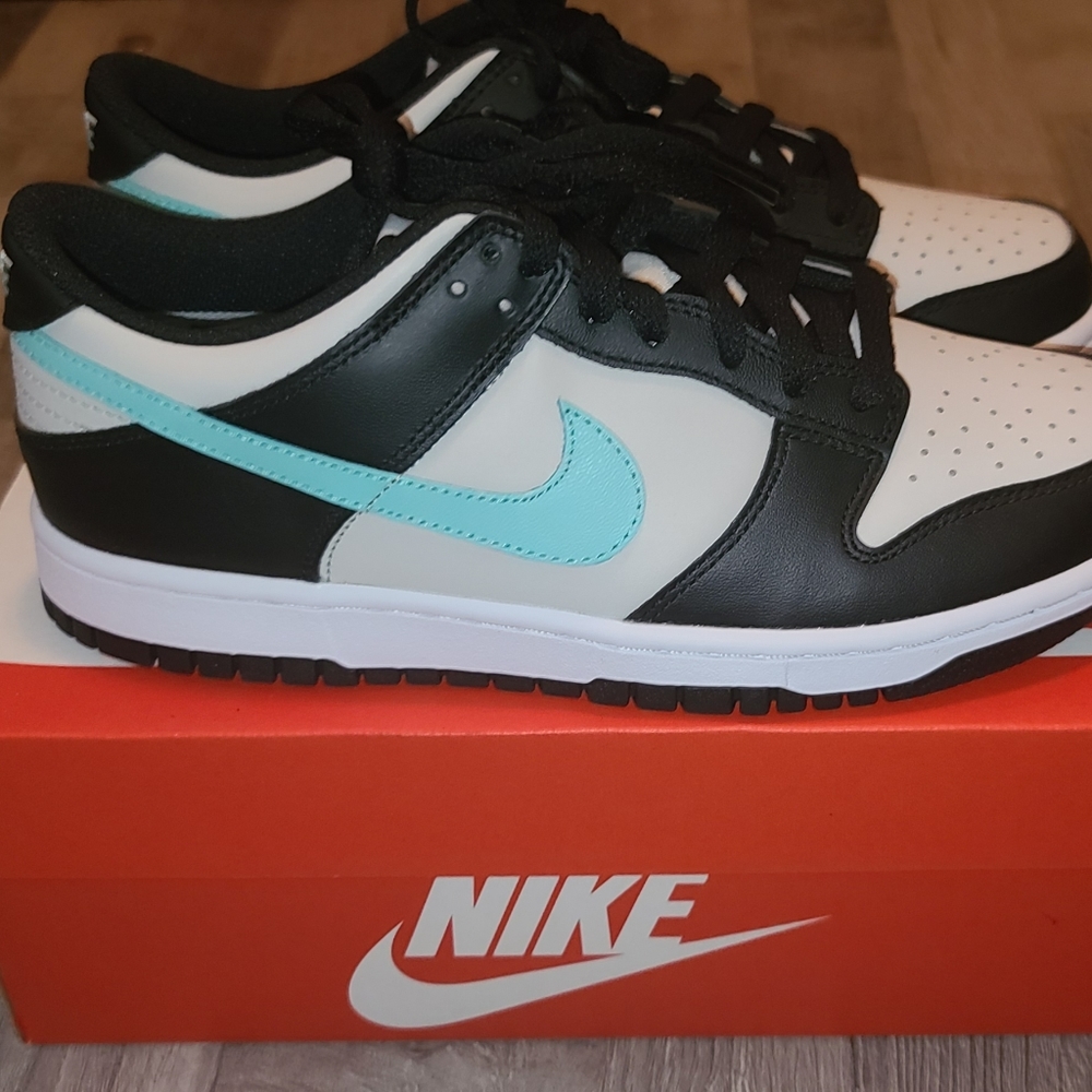 Nike Dunk Low (GS) - Picture 4 of 5